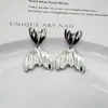 Brincos de Cauda de Peixe Populares Minimalistas de Personalidade Tendência Coreana Design de Nicho Brincos Exquisitos de Luxo Leve para Mulheres