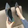 Sapatos de Trabalho Casuais de Couro Macio Preto com Salto Médio 2025 Verão e Outono Novos Versáteis Sapatos de Salto Baixo Grosso Pontudos para Mulheres