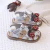 Novas Sandálias Casuais de Verão para Meninas com Decorações de Cereja, Sapatos de Princesa para Bebê, Sapatos para Crianças Pequenas com Solado Macio e Corações Vazados