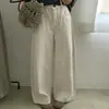 Roupas femininas de Dongdaemun, Coreia: estas calças são incrivelmente valorizam o corpo e fazem você parecer muito mais magra! Jeans de sarja lavada com corte reto e cinto