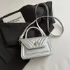 Bolsa de mão elegante com bordado matelassê, bolsa de ombro com fecho de concha de luxo leve, bolsa transversal estilo nicho para o dia a dia