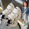 Tenis Casuales Estilo Universitario para Niñas 2024 Primavera y Otoño Nuevo Malla Transpirable Niños Grandes Antideslizantes Zapatos de Papá para Niños