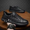 Sapatos Masculinos Novo Estilo Coreano Sapatos Casuais Masculinos Tênis da Moda Tendência Cano Baixo Esportivo Sapatos Brancos Cabedal PU Masculino Sapatos Masculinos