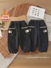 Pantalones de cuadros gruesos forrados de forro polar para niños, estilo nuevo de otoño e invierno, pantalones cálidos de algodón para niños, pantalones tipo harén con puños para bebé, pantalones largos de exterior