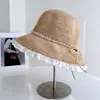 Sombrero de Pescador con Ala Plisada de Encaje Estilo Hada para Mujer, Sombrero de Paja de Verano con Protección Solar y Cadena de Perlas, Sombrero Cubo de Rafia Hecho a Mano