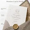 Set de invitaciones de boda con insignia repujada vintage con un toque de alta gama, encaje y diseño repujado único, tarjeta de invitación de boda nueva estilo occidental