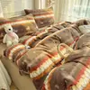 Juego de ropa de cama de cuatro piezas de terciopelo de leche engrosado clase A, sábana de cama de franela de terciopelo coral, funda de edredón, juego de tres piezas para dormitorio de estudiante, invierno