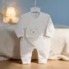 Macacão de Algodão Borboleta para Recém-nascido Outono/Inverno 2026 Macacão Cartoon Sem Costura para Bebê Venda por Atacado com Tiras nos Pés e Entrepernas de Uso Duplo