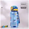 Copo de Água Infantil Popular de Desenho Animado Transfronteiriço, Copo de Água Escolar Bonito e com Bom Acabamento, Copo Portátil com Tampa de Pop-Up e Canudo Dropshipping