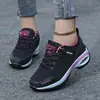 Nuevos zapatos deportivos casuales de primavera y otoño transfronterizos para mujer, zapatos de exterior con amortiguación de aire y suela gruesa, zapatos de viaje para madres de mediana edad.