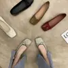 Primeiro Encontro com os Novos Sapatos Baixos Femininos Primavera/Outono 2026 de Ji Xiaoxiang, Apresentando Laço, Bico Quadrado, Solado Plano, Design Baixo, Versátil para o Trabalho