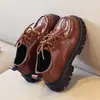 Sapatos de Couro Infantis 2023 Preto Estudantes do Ensino Fundamental Estilo Britânico Meninos e Meninas Sapatos Plataforma Cadarço Pequenos Sapatos de Couro