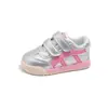 Sapatos Infantis Primavera e Outono Superfície de Couro Tênis Esportivo Infantil Tênis de Corrida para Meninos Sola Macia Leve Sapatos para Meninas Sapatos Infantis para Jardim de Infância Simples
