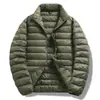 Modelos Antiguos Transfronterizos en Stock Chaquetas Ligeras de Plumas Otoño e Invierno Chaquetas Cálidas Cortas de Invierno Ligeras Fuera de Temporada con Capucha