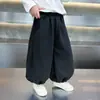 Calça comprida casual infantil, nova calça jogger estilosa para meninos pequenos outono 2026, calça de menino estilo coreano primavera e outono