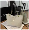 Bolso Tote Nuevo 2025 de Gran Capacidad, Bolso de Axila con Textura Versátil, Bolso de Hombro Simple de Moda para Viajes Diarios, Color Claro