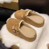 Sapatos femininos estilo Birkenstock, sem cadarço e com sola grossa, nova coleção de inverno 2026, slip-ons modernos de sola macia com bico fechado e forro de fleece