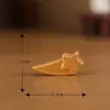 Adornos de paisaje en miniatura con personajes de dibujos animados de animales lindos: conejos, ardillas, pingüinos juguetones. Accesorios de resina en un estilo moderno y minimalista