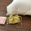 Bolsa Balde Plissada de Mão de Alto Valor Nova Primavera Estilo Coreano Feminino Moda Bolsa de Ombro Bolsa Transversal Simples