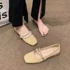 Sapatos Mary Jane estilo francês para mulheres, nova moda outono 2026, sapatos baixos macios com solado de pérolas, sapatos rasos leves antiderrapantes
