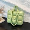 Bolso de Plumas de Gran Capacidad para Mujer Moda Transfronteriza Abrigo Acolchado de Algodón Bolso de Mano Sensación de Alta Gama Algodón Bolso de Hombro Axilar Bolso Tote