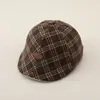 Gorra plana de niño estilo inglés a cuadros, gorra versátil de ala suave a cuadros, estilo vintage de artista para bebés de 3 a 8 meses