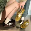 Moda veludo casual 2026 versão coreana novos tênis esportivos de outono para treinamento alemão, sapatos Forrest Gump de sola plana, tênis femininos com cadarço