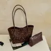 Nuevos Dijes para Bolsos Mini Simples Sensación de Alta Gama Bolsos de Tote Perezosos para Vacaciones para Mujeres Otoño Invierno Bolsos de Mano Retro