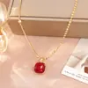 Colar com Pingente de Pérola Cubo de Açúcar de Luxo Leve de Nicho para Mulheres Novo Estilo Outono e Inverno 2025 Corrente de Suéter Elegante da Moda Versátil
