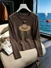 Elegante camiseta de manga larga ajustada para mujer, nuevo modelo otoño 2026, simple y chic, versátil, color albaricoque, top de algodón puro