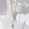 Colar Pingente Coração com Strass para Mulheres, Corrente Clavicular Vazada de Luxo Leve, Joia de Alta Qualidade da Moda e Tendência