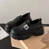 Mocassins Femininos de Outono com Velcro, Bico Redondo, Fivela de Metal, Estilo Coreano, Estilo Britânico, Sapatos de Couro com Solado Grosso 2026