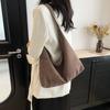Bolso de viaje de gran capacidad para mujer, nuevo bolso de hombro retro de moda 2024, bolso de mano informal con diseño esmerilado para axilas, combinable con todo.