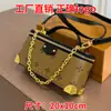 26 Bolso de mano diario nuevo de cuero con monograma, bolso de hombro elegante y versátil, bolso tipo almohada rápido