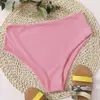 2026 Verão Europeu e Americano Aliexpress Novo Cor Sólida Sexy Cintura Alta Triângulo Multicolorido Calcinha de Biquíni de Praia para Mulheres