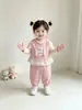 Conjunto de Ropa de Primavera para Niñas 2026 Nuevo Moda Estilo Primavera-Otoño Infantil Ropa de Otoño para Bebés Conjunto de Tres Piezas para Niñas Pequeñas Moderno