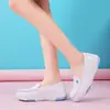Zapatos ligeros de enfermera para mujer, de suela blanda, transpirables, de suela gruesa, blancos, en stock al por mayor, zapatos de trabajo médico para hospital, ventas directas de fábrica