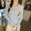 Camiseta base azul para mujer 2025 nuevo top de punto de manga larga para otoño con cuello redondo y bordes plisados, adecuado para usar en capas, top de otoño e invierno