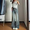 Jeans de outono estilo retrô americano para mulheres, com um novo design levemente flare, tecido elástico, corte solto e uma silhueta estendida, flare e comprida.