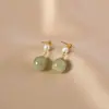 Brincos de pérolas de água doce vintage para mulheres Brincos de jade hetian Brincos femininos Elegantes brincos de pérolas de design de celebridades da Internet para mulheres