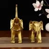 Auspicioso y auspicioso elefante de bronce artesanal en color cobre para decoración del hogar en la sala de estar o la entrada