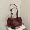Bolsa Tote Retrô Feminina Outono 2026 Nova Elegante Chique Alto Valor Grande Capacidade para o Trabalho Ombro Único Bolsa de Axila