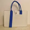 Nuevas bolsas de fieltro estilo cinta, suministradas por fabricantes, son ideales para regalos de oficina y de empresa.; estas bolsas de mano de gran capacidad ofrecen un aspecto sofisticado y de alta gama