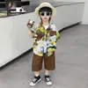 Conjunto de Camisa Floral de Estilo Vacaciones de Verano para Niños 2026 Nuevo Conjunto de Dos Piezas Delgado de Manga Corta para Niños