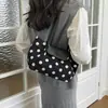 Bolso tote de hombro grande de lunares estilo coreano 2026 otoño nuevo moda chic simple nicho de alta gama versátil