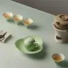En las montañas, volviendo a los pinos, los campos verdes, lirio del valle pintado a mano, un juego de té kung fu de cuatro tazas, un regalo de negocios para personas mayores