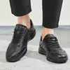 Envío Directo Zapatos Casuales de Cuero Cómodos para Todas las Estaciones Ligeros Cómodos Zapatos para Hombre Transpirables Suela Suave Negro Deportivos Zapatos Pequeños de Cuero Venta al por Mayor