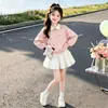 Conjunto de Dos Piezas de Moda e Individualista para Niñas de Primavera y Otoño: Sudadera con solapa, dulce lazo y falda con inserciones de encaje