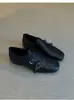 Estilo Británico Brogue Piel Negra Hebilla Retro Zapatos Pequeños de Piel para Mujer Planos Slip-On Mocasines