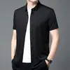 Verão novo masculino camisa de manga curta semi-sem costura esticar sedoso jovem homens fino slim-fit camisa de meia manga para homens